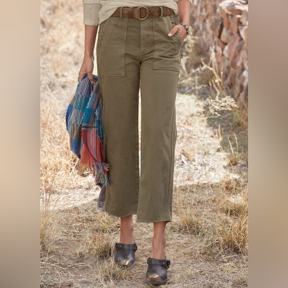 Black Orchid “Ashley Twill Patch Pocket” pants in desert green.